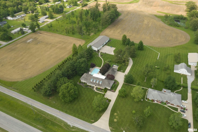 15866 Moellers Road, Marion, Illinois 62959, 7 Bedrooms Bedrooms, 0 ,6 BathroomsBathrooms,Residential,For Sale,Moellers,0,RMAEB459406