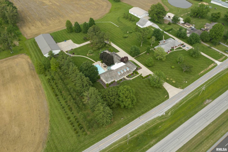 15866 Moellers Road, Marion, Illinois 62959, 7 Bedrooms Bedrooms, 0 ,6 BathroomsBathrooms,Residential,For Sale,Moellers,0,RMAEB459406