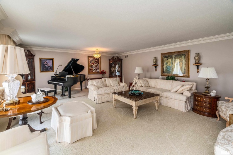 15866 Moellers Road, Marion, Illinois 62959, 7 Bedrooms Bedrooms, 0 ,6 BathroomsBathrooms,Residential,For Sale,Moellers,0,RMAEB459406