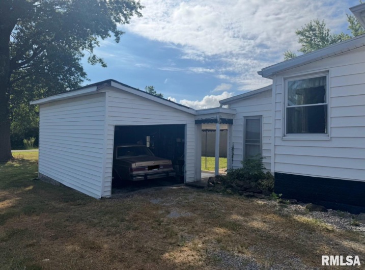 1107 STATE Street, Marion, Illinois 62959, 2 Bedrooms Bedrooms, 0 ,1 BathroomBathrooms,Residential,For Sale,STATE,0,RMAQC4266662