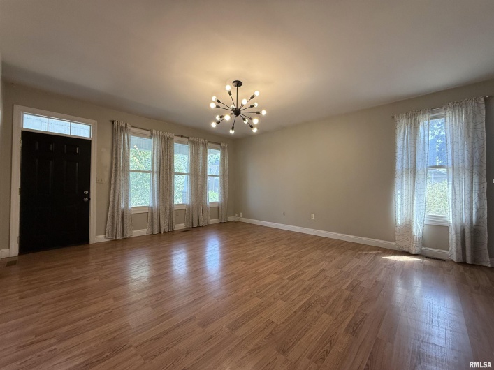 329 PACIFIC Street, Harrisburg, Illinois 62946-1132, 3 Bedrooms Bedrooms, 0 ,2 BathroomsBathrooms,Residential,For Sale,PACIFIC,0,RMAEB459410
