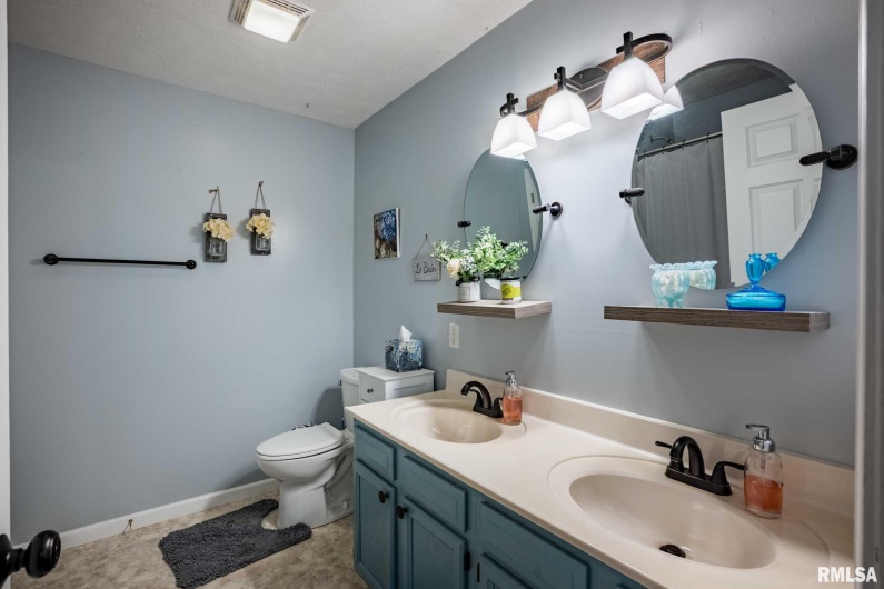 1414 WILLOW Drive, Marion, Illinois 62959, 3 Bedrooms Bedrooms, 0 ,2 BathroomsBathrooms,Residential,For Sale,WILLOW,0,RMAQC4266684