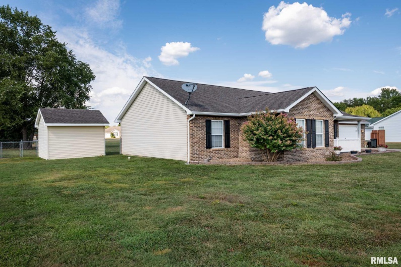1414 WILLOW Drive, Marion, Illinois 62959, 3 Bedrooms Bedrooms, 0 ,2 BathroomsBathrooms,Residential,For Sale,WILLOW,0,RMAQC4266684
