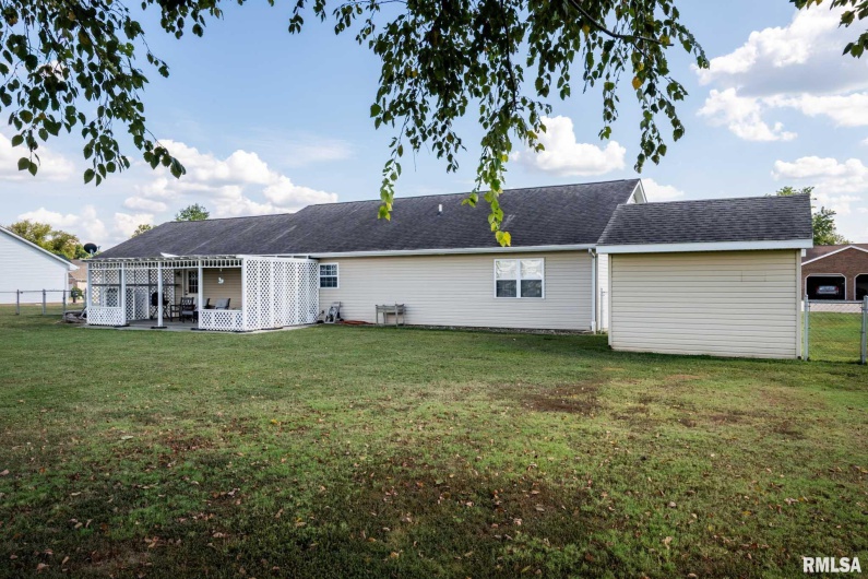 1414 WILLOW Drive, Marion, Illinois 62959, 3 Bedrooms Bedrooms, 0 ,2 BathroomsBathrooms,Residential,For Sale,WILLOW,0,RMAQC4266684
