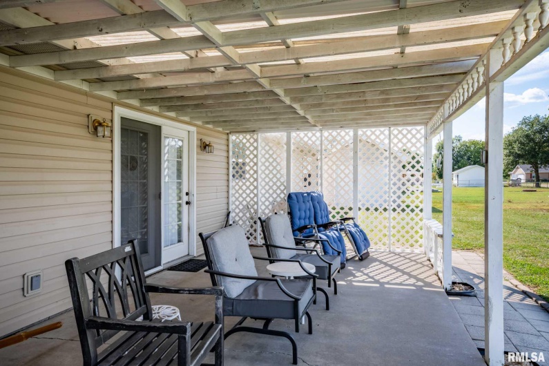 1414 WILLOW Drive, Marion, Illinois 62959, 3 Bedrooms Bedrooms, 0 ,2 BathroomsBathrooms,Residential,For Sale,WILLOW,0,RMAQC4266684