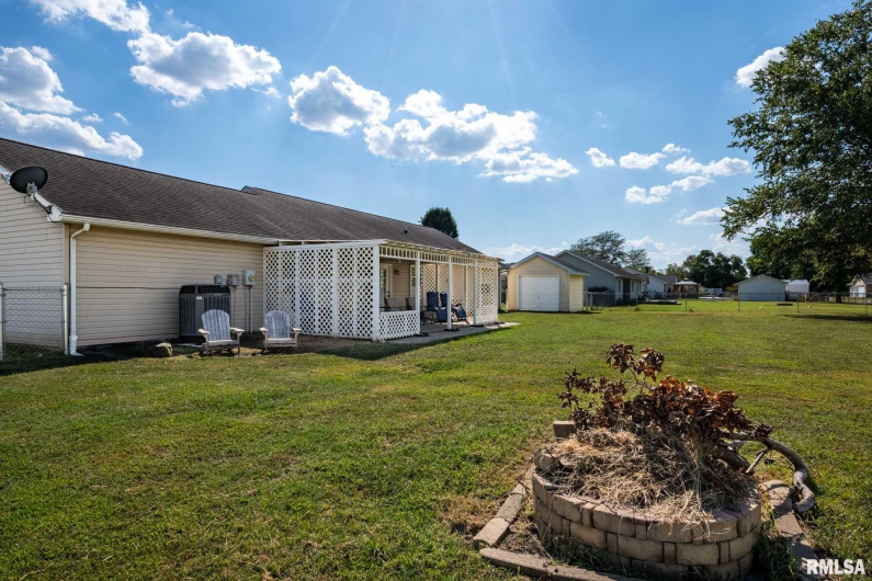 1414 WILLOW Drive, Marion, Illinois 62959, 3 Bedrooms Bedrooms, 0 ,2 BathroomsBathrooms,Residential,For Sale,WILLOW,0,RMAQC4266684
