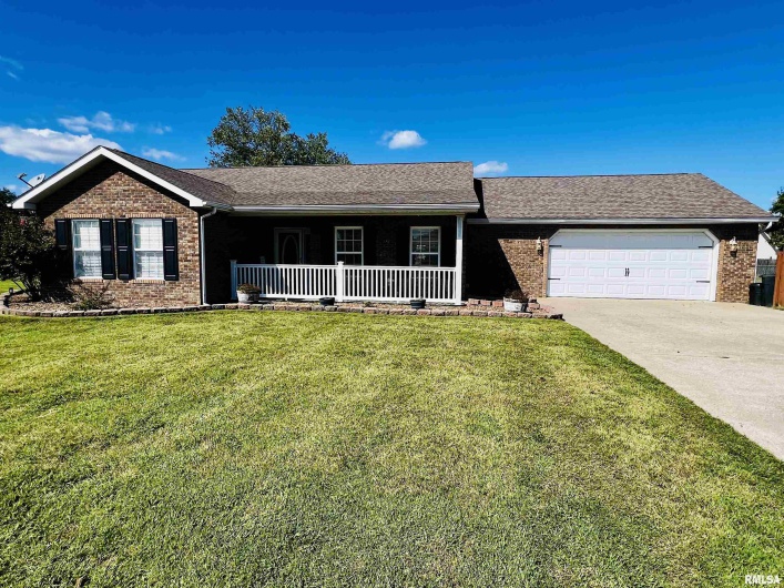1414 WILLOW Drive, Marion, Illinois 62959, 3 Bedrooms Bedrooms, 0 ,2 BathroomsBathrooms,Residential,For Sale,WILLOW,0,RMAQC4266684