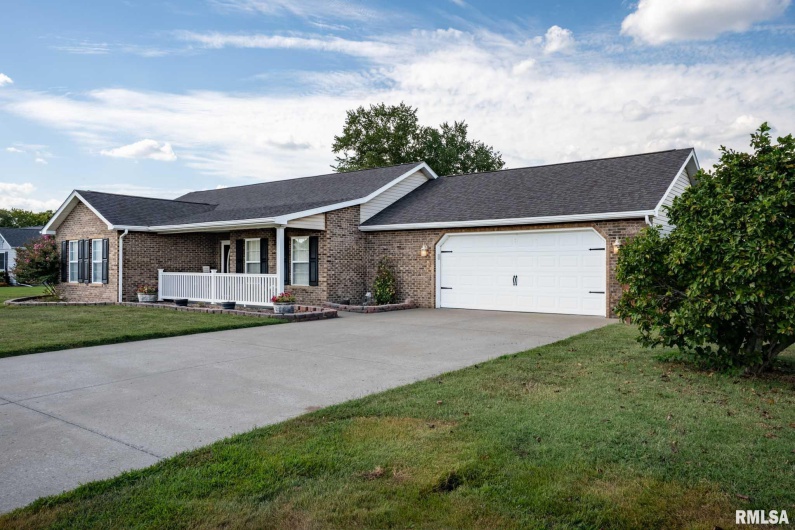 1414 WILLOW Drive, Marion, Illinois 62959, 3 Bedrooms Bedrooms, 0 ,2 BathroomsBathrooms,Residential,For Sale,WILLOW,0,RMAQC4266684