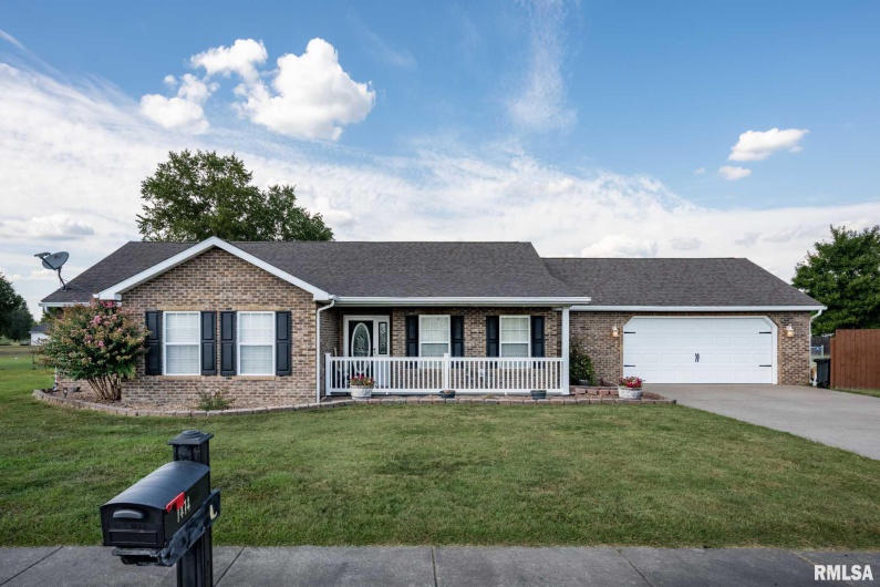 1414 WILLOW Drive, Marion, Illinois 62959, 3 Bedrooms Bedrooms, 0 ,2 BathroomsBathrooms,Residential,For Sale,WILLOW,0,RMAQC4266684