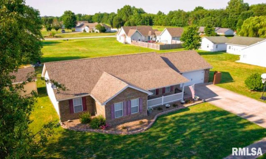 1414 WILLOW Drive, Marion, Illinois 62959, 3 Bedrooms Bedrooms, 0 ,2 BathroomsBathrooms,Residential,For Sale,WILLOW,0,RMAQC4266684