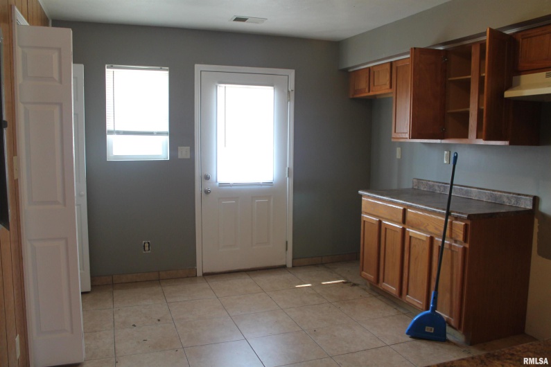 405-411 MILL Street, Carbondale, Illinois 62901, 0 , 0 ,0,Residential Income,For Sale,MILL,0,RMAEB459419