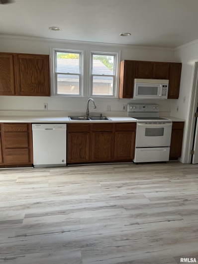 318 RAYMOND Street, Harrisburg, Illinois 62946, 3 Bedrooms Bedrooms, 0 ,1 BathroomBathrooms,Residential,For Sale,RAYMOND,0,RMAEB459423
