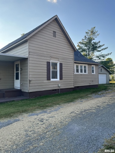 318 RAYMOND Street, Harrisburg, Illinois 62946, 3 Bedrooms Bedrooms, 0 ,1 BathroomBathrooms,Residential,For Sale,RAYMOND,0,RMAEB459423