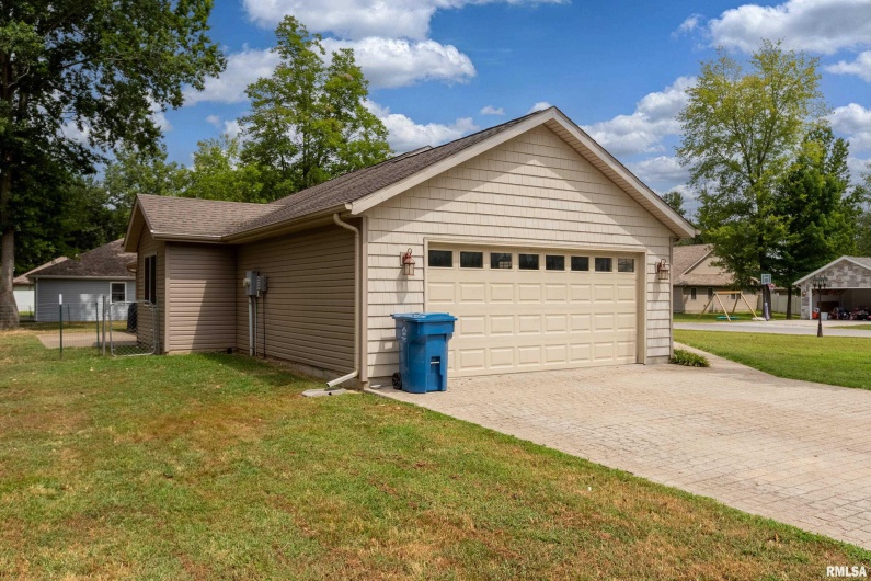 400 Noah Lane, Carterville, Illinois 62918, 3 Bedrooms Bedrooms, 0 ,2 BathroomsBathrooms,Residential,For Sale,Noah,0,RMAQC4266693
