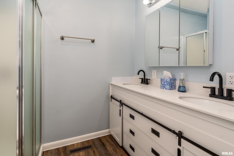 1704 Copeland Street, Marion, Illinois 62959, 3 Bedrooms Bedrooms, 0 ,2 BathroomsBathrooms,Residential,For Sale,Copeland,0,RMAEB459053