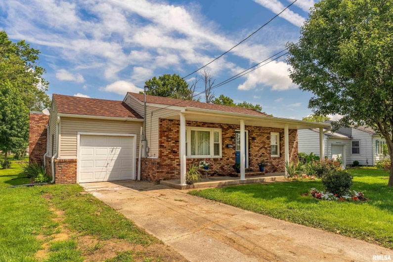 1704 Copeland Street, Marion, Illinois 62959, 3 Bedrooms Bedrooms, 0 ,2 BathroomsBathrooms,Residential,For Sale,Copeland,0,RMAEB459053