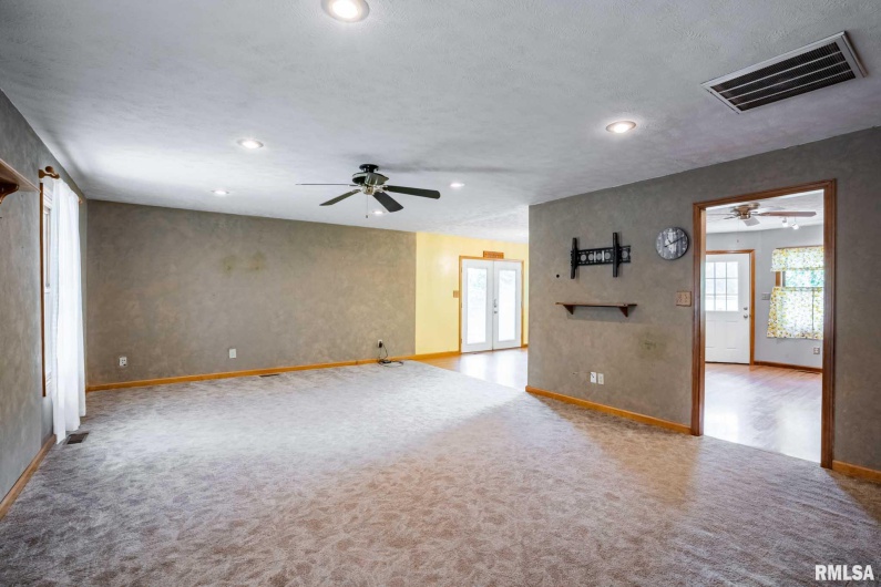 541 DALLAS Road, Murphysboro, Illinois 62966, 3 Bedrooms Bedrooms, 0 ,2 BathroomsBathrooms,Residential,For Sale,DALLAS,0,RMAEB459428