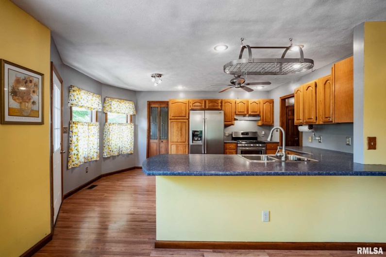 541 DALLAS Road, Murphysboro, Illinois 62966, 3 Bedrooms Bedrooms, 0 ,2 BathroomsBathrooms,Residential,For Sale,DALLAS,0,RMAEB459428