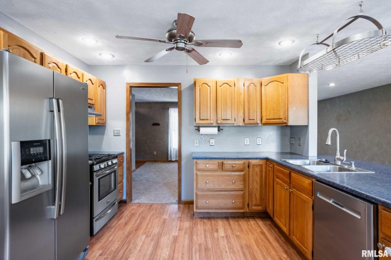 541 DALLAS Road, Murphysboro, Illinois 62966, 3 Bedrooms Bedrooms, 0 ,2 BathroomsBathrooms,Residential,For Sale,DALLAS,0,RMAEB459428