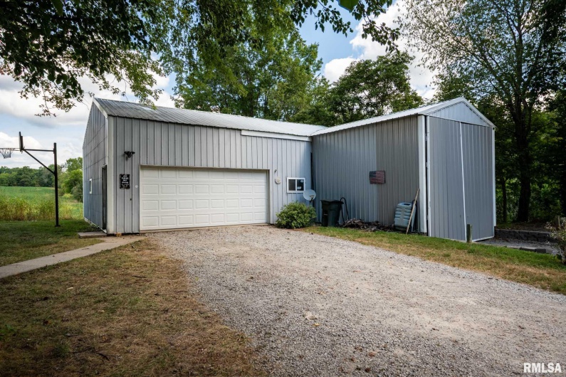541 DALLAS Road, Murphysboro, Illinois 62966, 3 Bedrooms Bedrooms, 0 ,2 BathroomsBathrooms,Residential,For Sale,DALLAS,0,RMAEB459428
