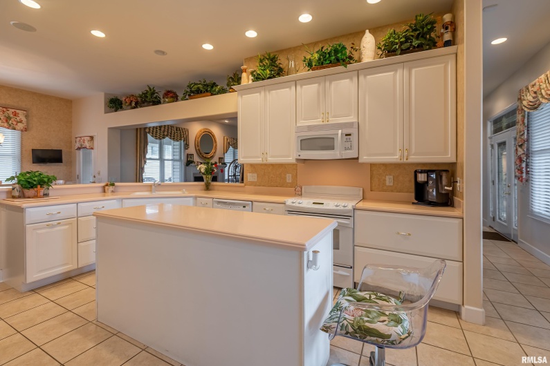 1410 BRADFORD Lane, Carbondale, Illinois 62901, 4 Bedrooms Bedrooms, 0 ,3 BathroomsBathrooms,Residential,For Sale,BRADFORD,0,RMAEB459431