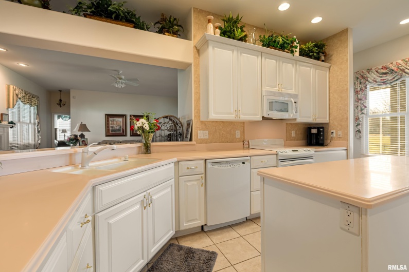 1410 BRADFORD Lane, Carbondale, Illinois 62901, 4 Bedrooms Bedrooms, 0 ,3 BathroomsBathrooms,Residential,For Sale,BRADFORD,0,RMAEB459431