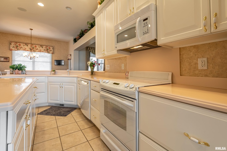 1410 BRADFORD Lane, Carbondale, Illinois 62901, 4 Bedrooms Bedrooms, 0 ,3 BathroomsBathrooms,Residential,For Sale,BRADFORD,0,RMAEB459431