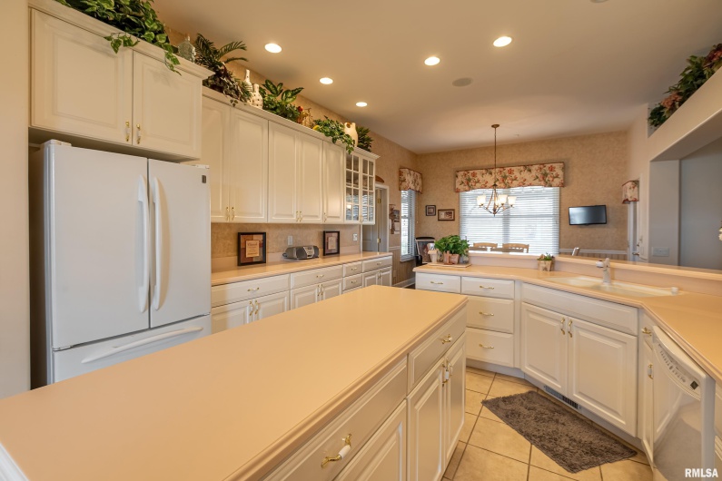 1410 BRADFORD Lane, Carbondale, Illinois 62901, 4 Bedrooms Bedrooms, 0 ,3 BathroomsBathrooms,Residential,For Sale,BRADFORD,0,RMAEB459431