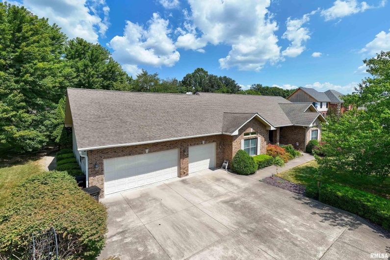 1410 BRADFORD Lane, Carbondale, Illinois 62901, 4 Bedrooms Bedrooms, 0 ,3 BathroomsBathrooms,Residential,For Sale,BRADFORD,0,RMAEB459431