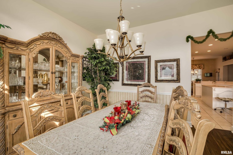 1410 BRADFORD Lane, Carbondale, Illinois 62901, 4 Bedrooms Bedrooms, 0 ,3 BathroomsBathrooms,Residential,For Sale,BRADFORD,0,RMAEB459431