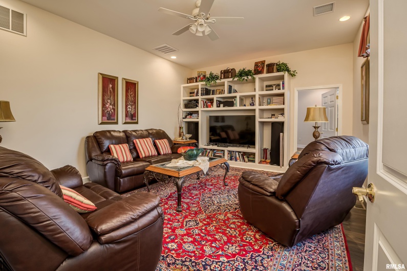 1410 BRADFORD Lane, Carbondale, Illinois 62901, 4 Bedrooms Bedrooms, 0 ,3 BathroomsBathrooms,Residential,For Sale,BRADFORD,0,RMAEB459431