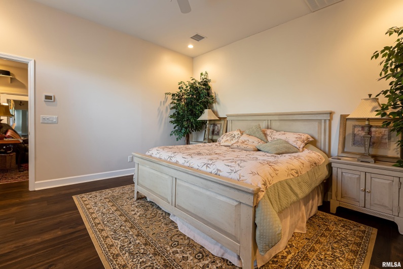 1410 BRADFORD Lane, Carbondale, Illinois 62901, 4 Bedrooms Bedrooms, 0 ,3 BathroomsBathrooms,Residential,For Sale,BRADFORD,0,RMAEB459431