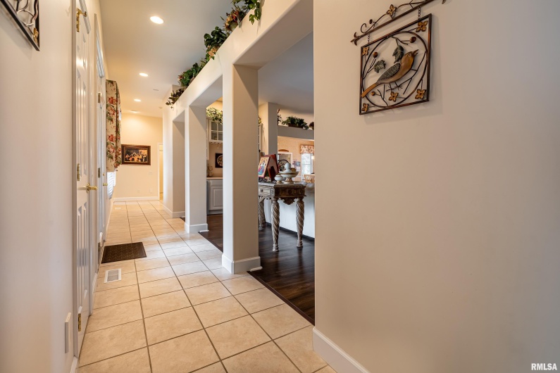 1410 BRADFORD Lane, Carbondale, Illinois 62901, 4 Bedrooms Bedrooms, 0 ,3 BathroomsBathrooms,Residential,For Sale,BRADFORD,0,RMAEB459431