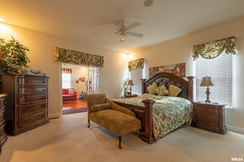 1410 BRADFORD Lane, Carbondale, Illinois 62901, 4 Bedrooms Bedrooms, 0 ,3 BathroomsBathrooms,Residential,For Sale,BRADFORD,0,RMAEB459431