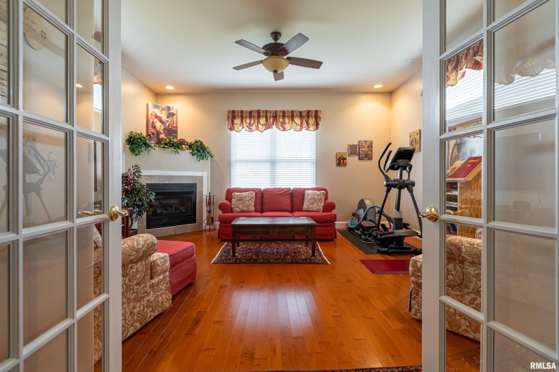 1410 BRADFORD Lane, Carbondale, Illinois 62901, 4 Bedrooms Bedrooms, 0 ,3 BathroomsBathrooms,Residential,For Sale,BRADFORD,0,RMAEB459431