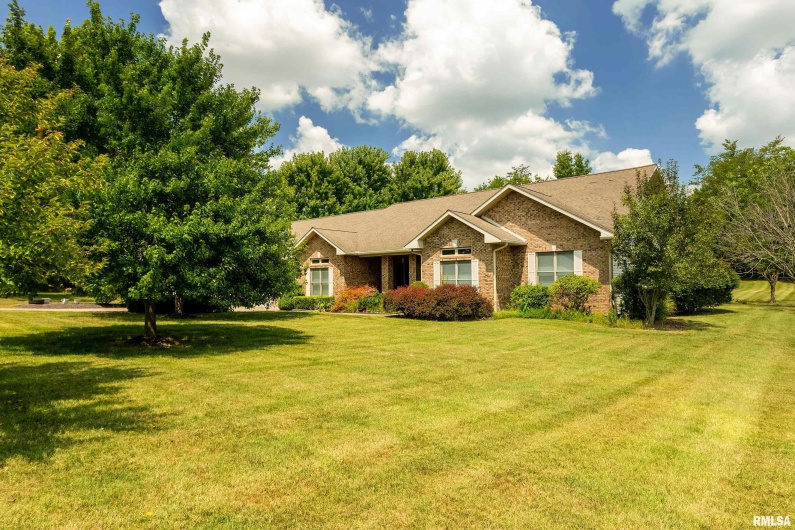 1410 BRADFORD Lane, Carbondale, Illinois 62901, 4 Bedrooms Bedrooms, 0 ,3 BathroomsBathrooms,Residential,For Sale,BRADFORD,0,RMAEB459431