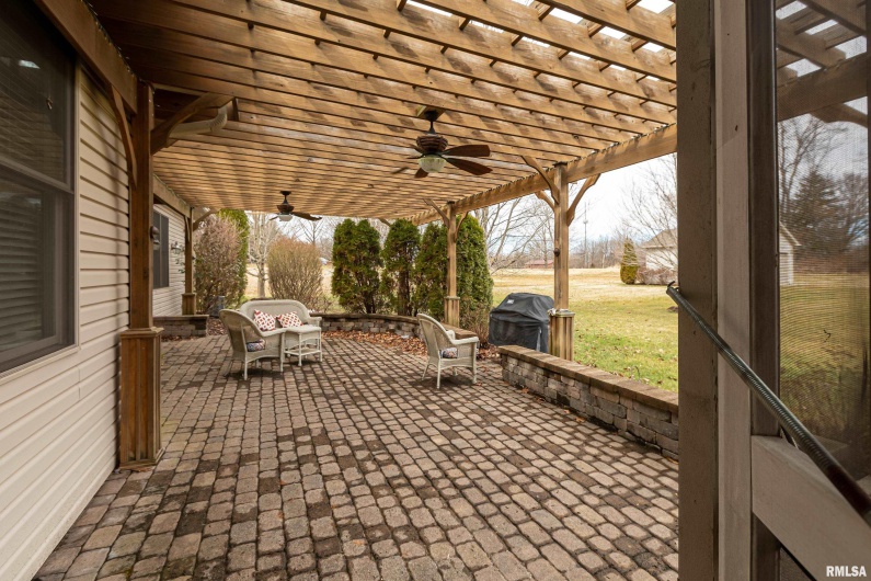 1410 BRADFORD Lane, Carbondale, Illinois 62901, 4 Bedrooms Bedrooms, 0 ,3 BathroomsBathrooms,Residential,For Sale,BRADFORD,0,RMAEB459431
