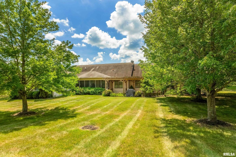 1410 BRADFORD Lane, Carbondale, Illinois 62901, 4 Bedrooms Bedrooms, 0 ,3 BathroomsBathrooms,Residential,For Sale,BRADFORD,0,RMAEB459431