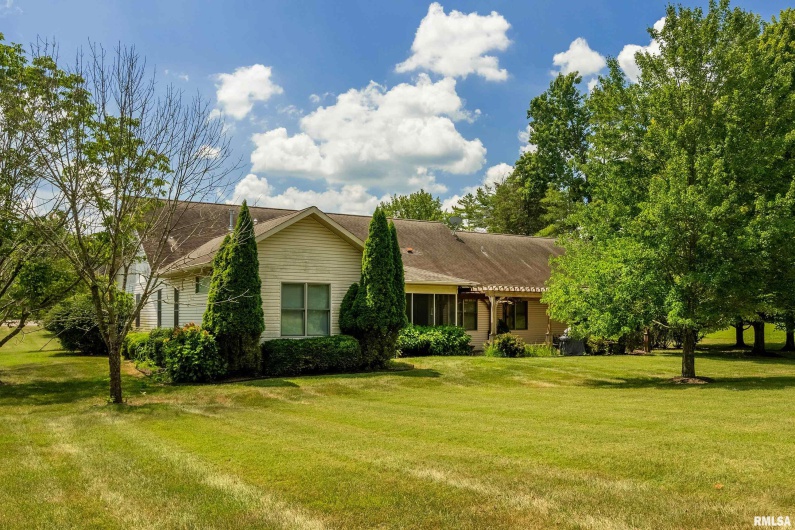 1410 BRADFORD Lane, Carbondale, Illinois 62901, 4 Bedrooms Bedrooms, 0 ,3 BathroomsBathrooms,Residential,For Sale,BRADFORD,0,RMAEB459431