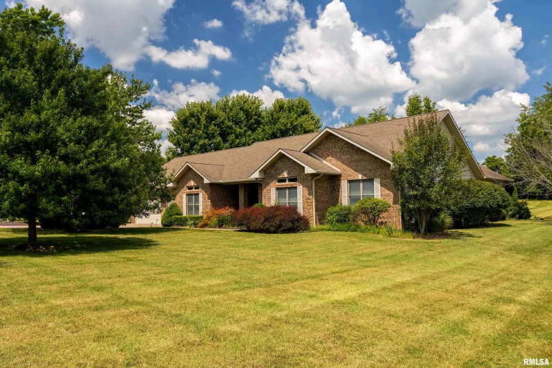 1410 BRADFORD Lane, Carbondale, Illinois 62901, 4 Bedrooms Bedrooms, 0 ,3 BathroomsBathrooms,Residential,For Sale,BRADFORD,0,RMAEB459431