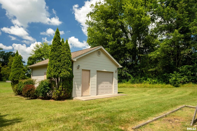 1410 BRADFORD Lane, Carbondale, Illinois 62901, 4 Bedrooms Bedrooms, 0 ,3 BathroomsBathrooms,Residential,For Sale,BRADFORD,0,RMAEB459431