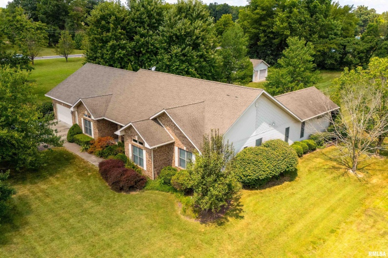 1410 BRADFORD Lane, Carbondale, Illinois 62901, 4 Bedrooms Bedrooms, 0 ,3 BathroomsBathrooms,Residential,For Sale,BRADFORD,0,RMAEB459431