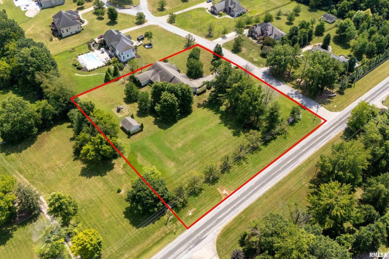 1410 BRADFORD Lane, Carbondale, Illinois 62901, 4 Bedrooms Bedrooms, 0 ,3 BathroomsBathrooms,Residential,For Sale,BRADFORD,0,RMAEB459431