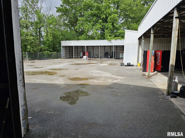 1764 ILLINOIS Avenue, Carbondale, Illinois 62901, 0 , 0 ,0,Commercial Sale,For Sale,ILLINOIS,0,RMAQC4249656
