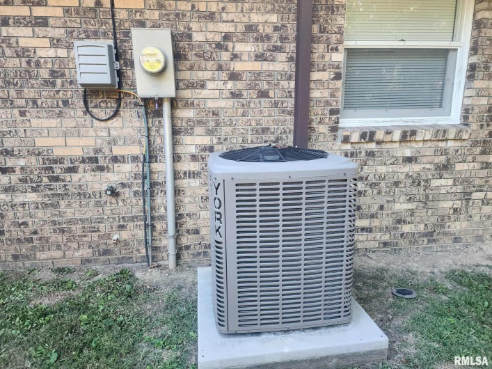 502 Mayor Caliper Street South, Carterville, Illinois 62918, 3 Bedrooms Bedrooms, 0 ,1 BathroomBathrooms,Residential,For Sale,Mayor Caliper,0,RMAEB459433