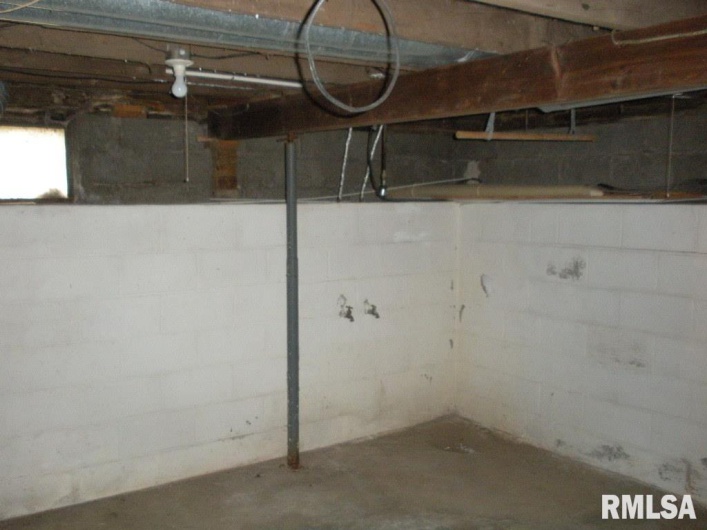 524 17TH Street, Murphysboro, Illinois 62966, 2 Bedrooms Bedrooms, 0 ,1 BathroomBathrooms,Residential,For Sale,17TH,0,RMAEB459447