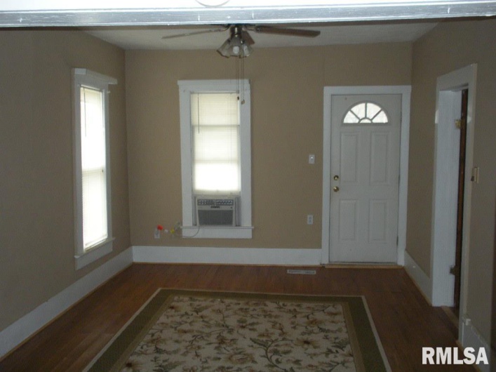 524 17TH Street, Murphysboro, Illinois 62966, 2 Bedrooms Bedrooms, 0 ,1 BathroomBathrooms,Residential,For Sale,17TH,0,RMAEB459447