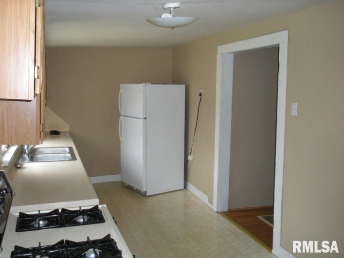 524 17TH Street, Murphysboro, Illinois 62966, 2 Bedrooms Bedrooms, 0 ,1 BathroomBathrooms,Residential,For Sale,17TH,0,RMAEB459447