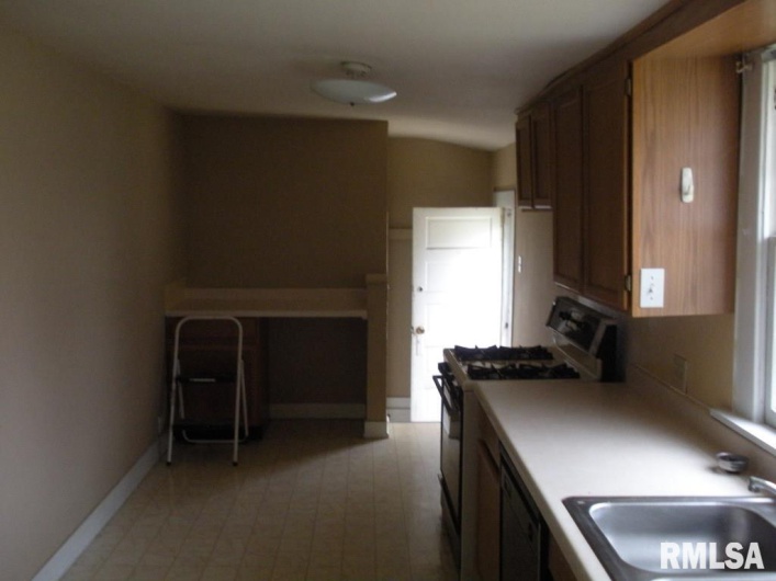 524 17TH Street, Murphysboro, Illinois 62966, 2 Bedrooms Bedrooms, 0 ,1 BathroomBathrooms,Residential,For Sale,17TH,0,RMAEB459447