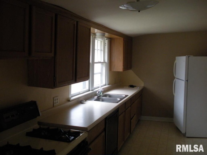 524 17TH Street, Murphysboro, Illinois 62966, 2 Bedrooms Bedrooms, 0 ,1 BathroomBathrooms,Residential,For Sale,17TH,0,RMAEB459447